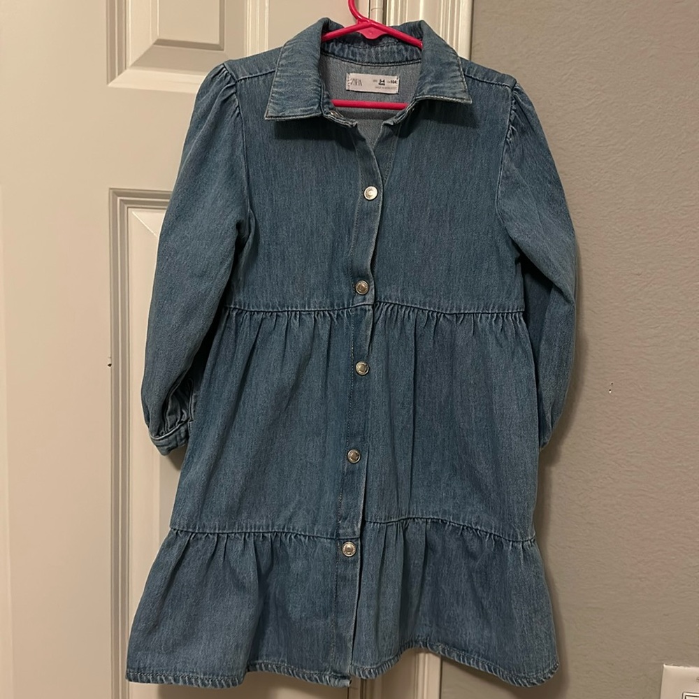 ZARA- very cute denim dress size 3-4 104 cm. Excellent condition. Wearing once.